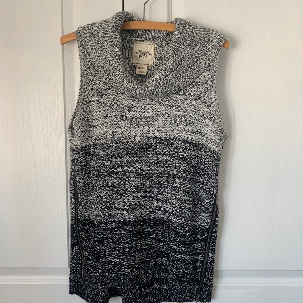 🌸2 for $55 Sleeveless cowl neck sweater